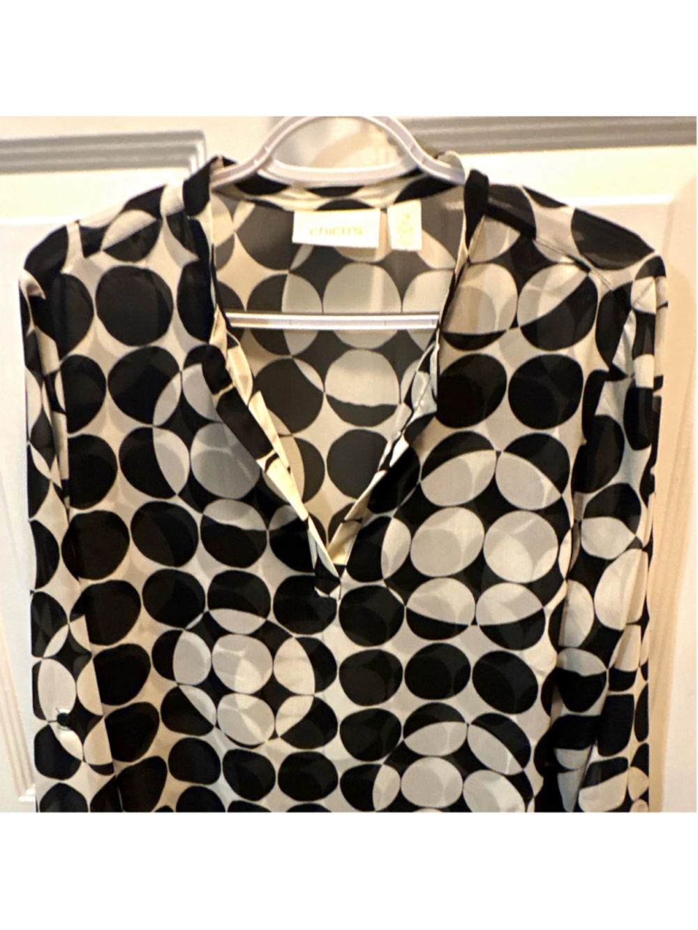 Chico's Black & White Polka Dot Sheer Chiffon V-Neck Long Sleeve Blouse 12